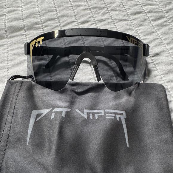 Pit Viper Other - Pit Viper Wrap Around POLARIZED Black Lens Speckle Sunglasses Authentic Gold